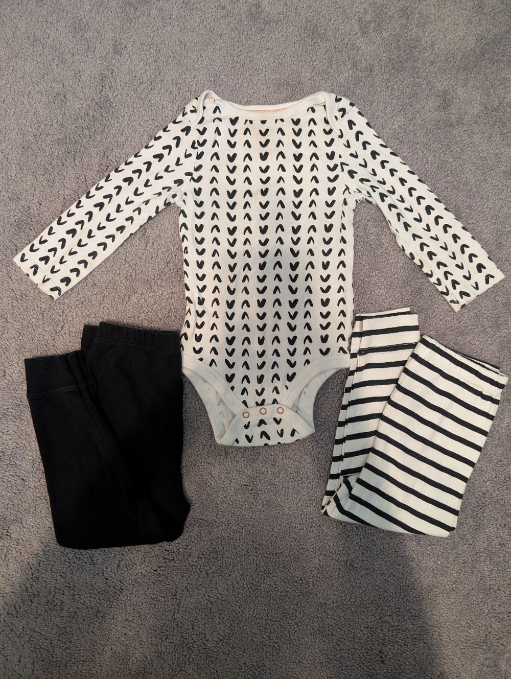 cloud island White and Black Patterned Long-Sleeve Onesie And Two Leggings 18m
